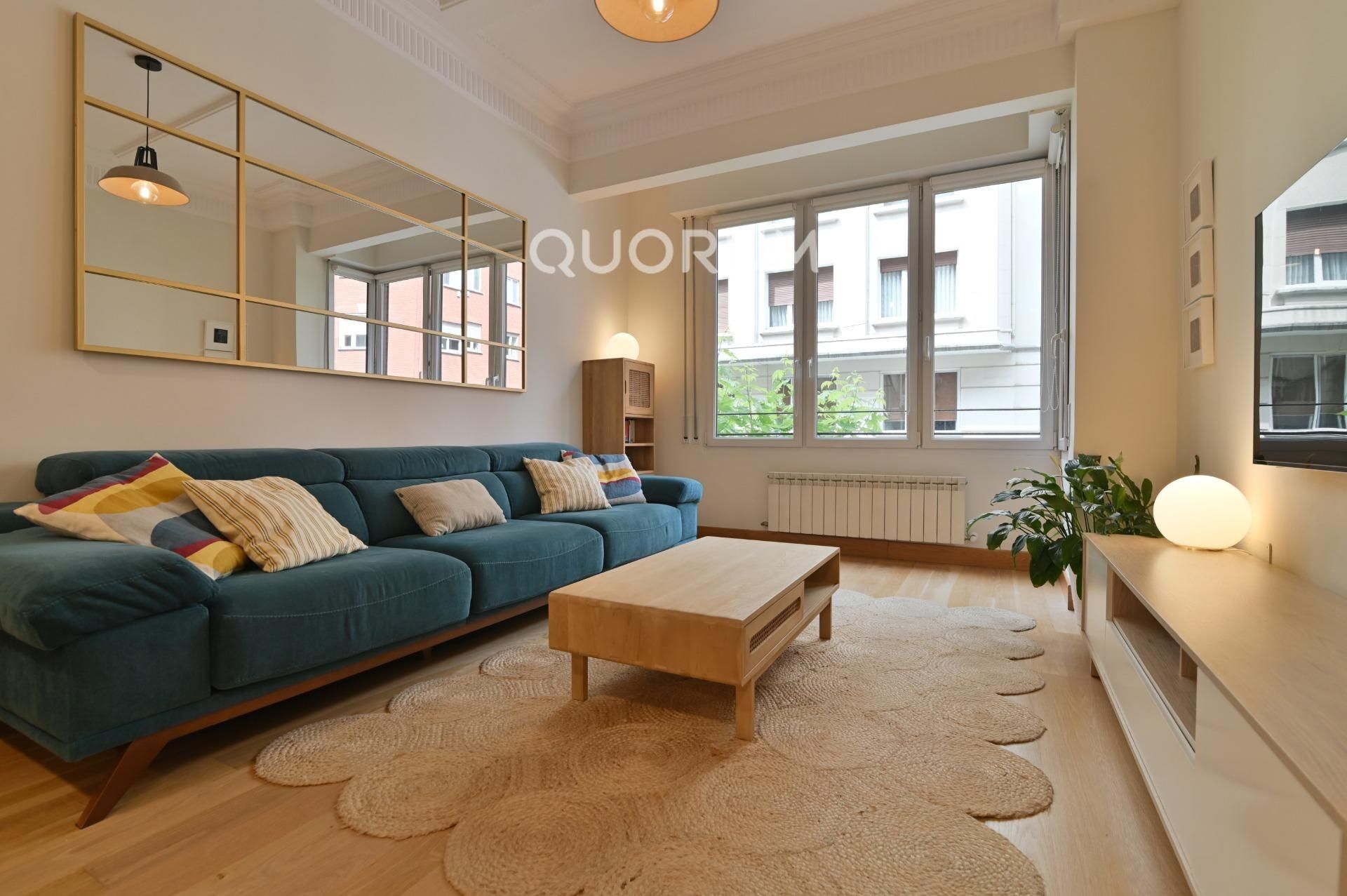 Living room of Flat for sale in Bilbao   with Heating, Terrace and Balcony