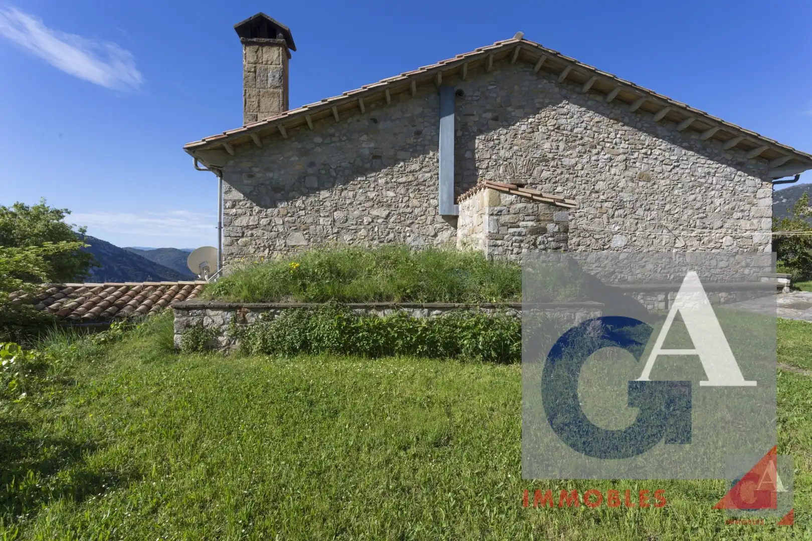 Country homes for sale in Montagut i Oix