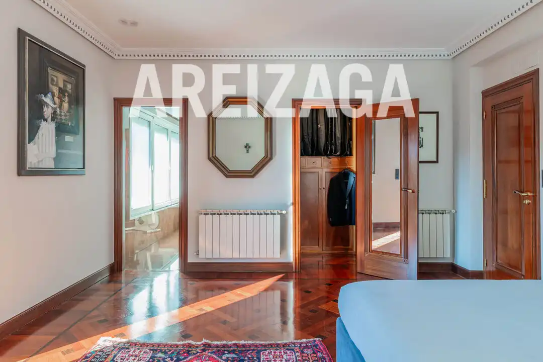 Dormitori de Casa o xalet en venda en Donostia - San Sebastián  amb Aire condicionat, Calefacció i Terrassa