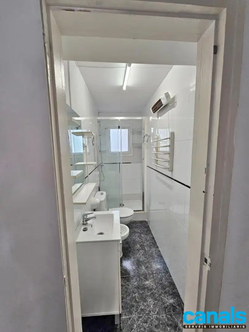 Baño de Piso en venta en Cerdanyola del Vallès con Calefacción, Horno y Balcón