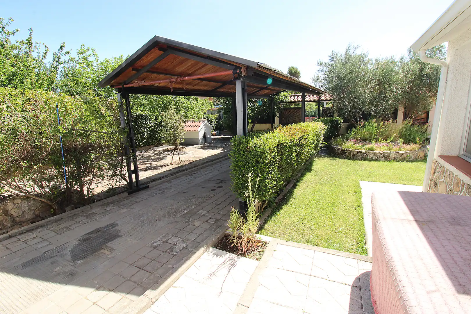 Garten von Einfamilien-Reihenhaus zum Verkauf in Torremocha de Jarama mit Heizung, Privatgarten und Internet