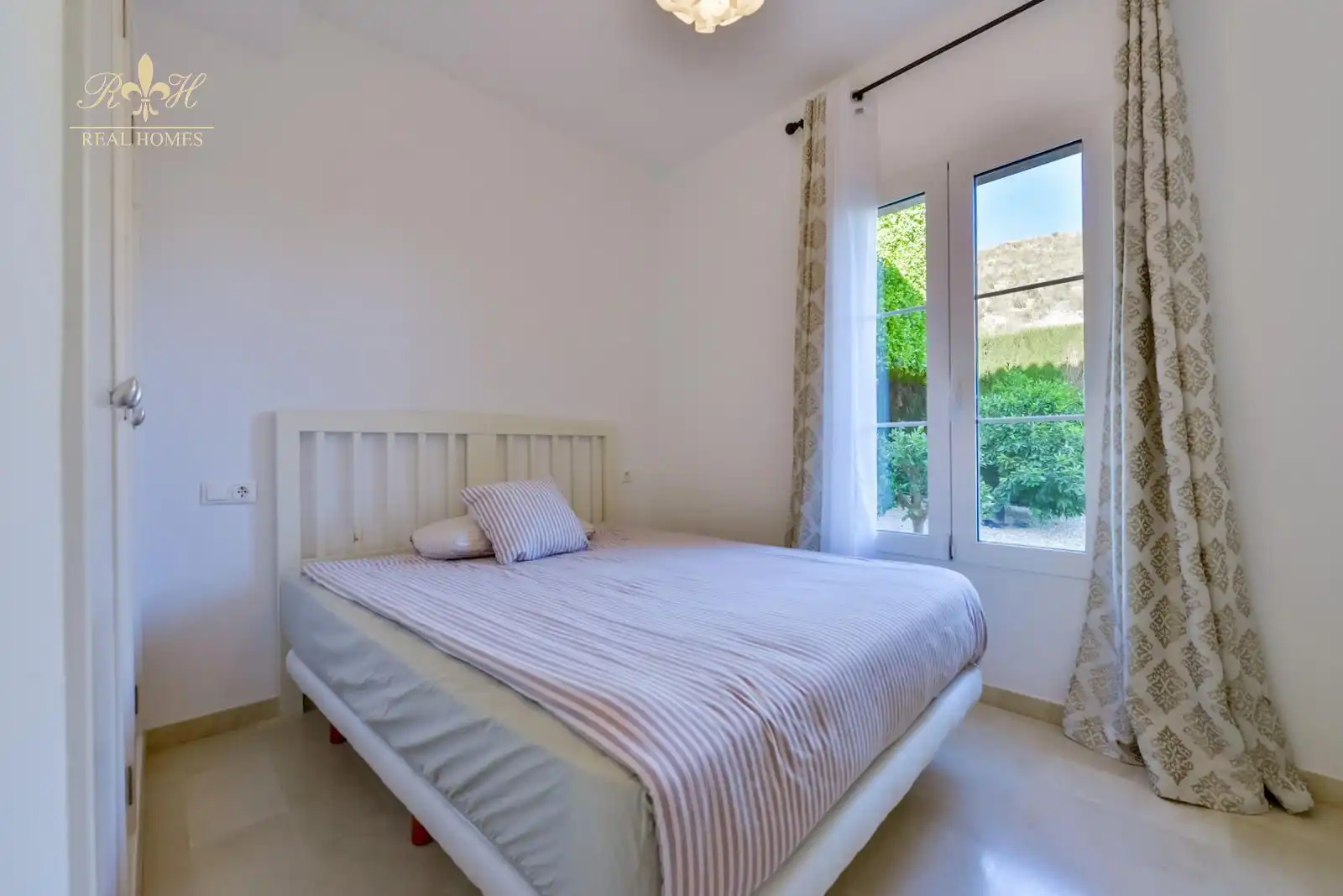 Chalet con piscina en venta en GOLF BAHÍA, imagen 19