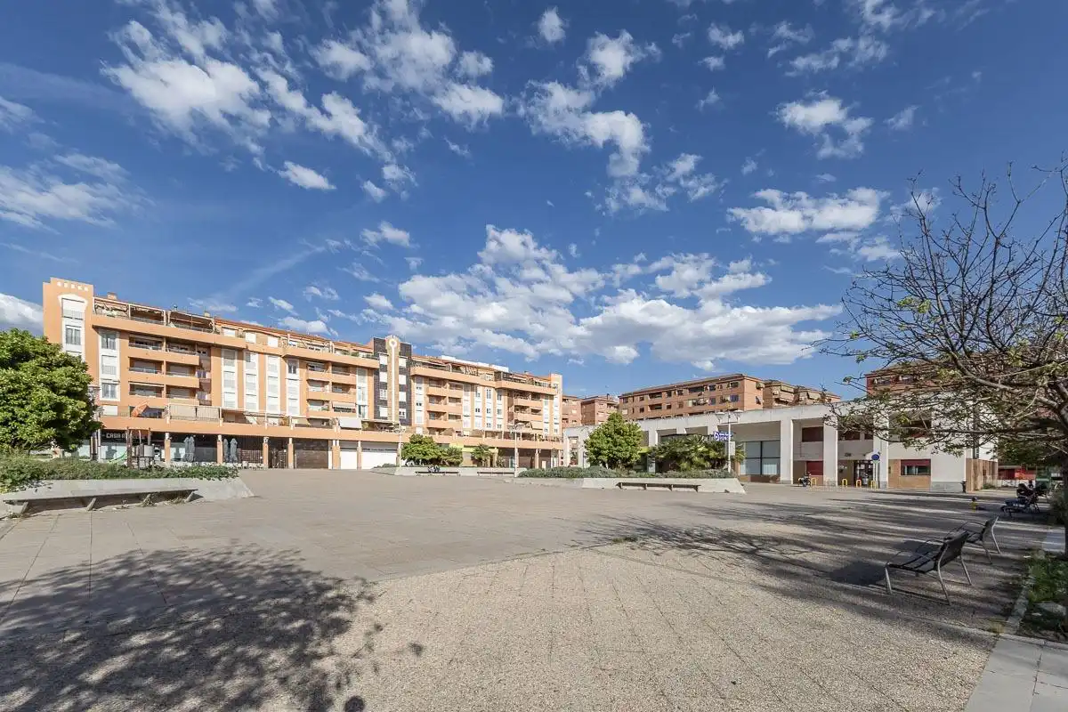 Vista exterior de Garatge en venda en Granada