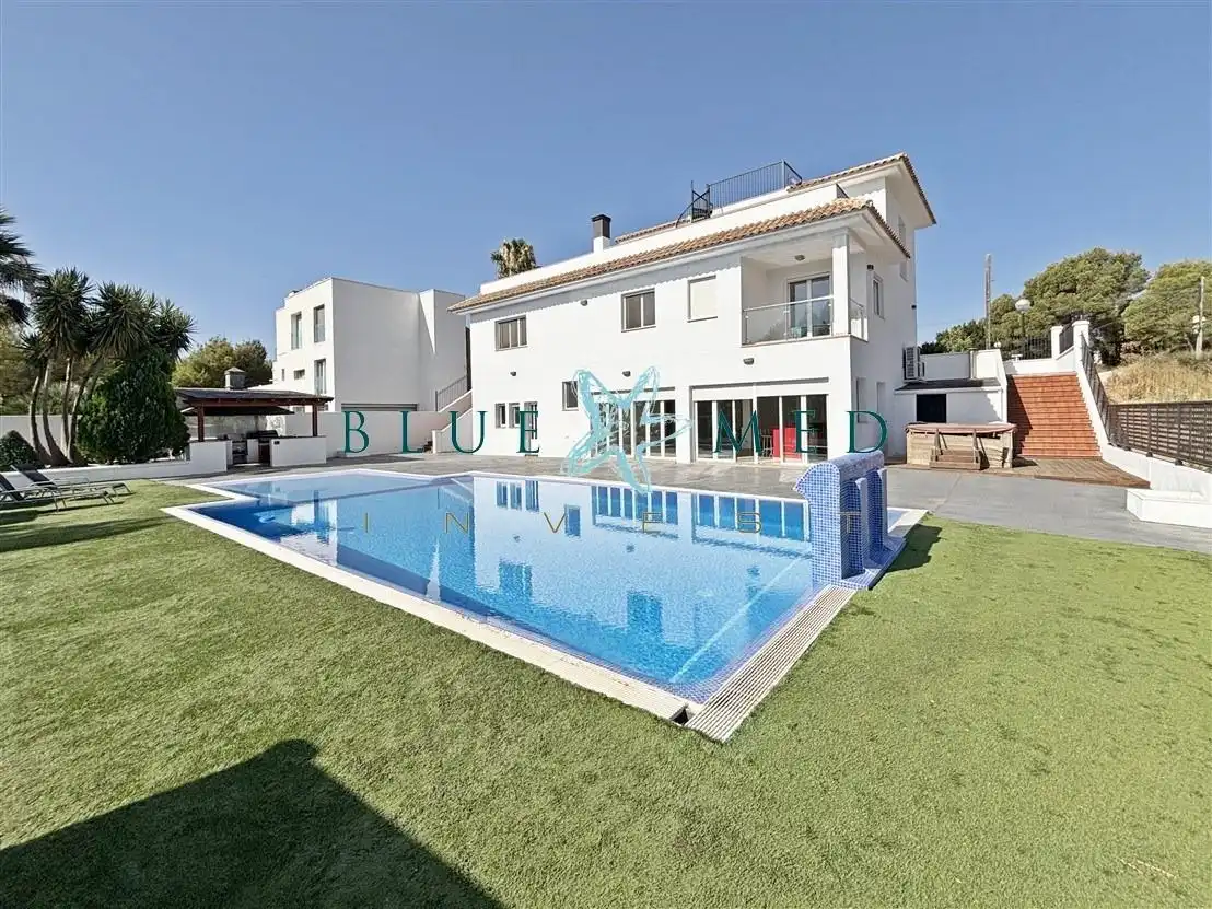 Villa con terrazza in vendita a Calle Calle Albacete