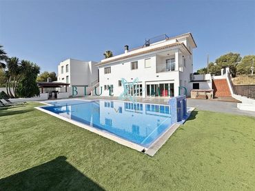 Villa con balcone in vendita a Calle Calle Albacete