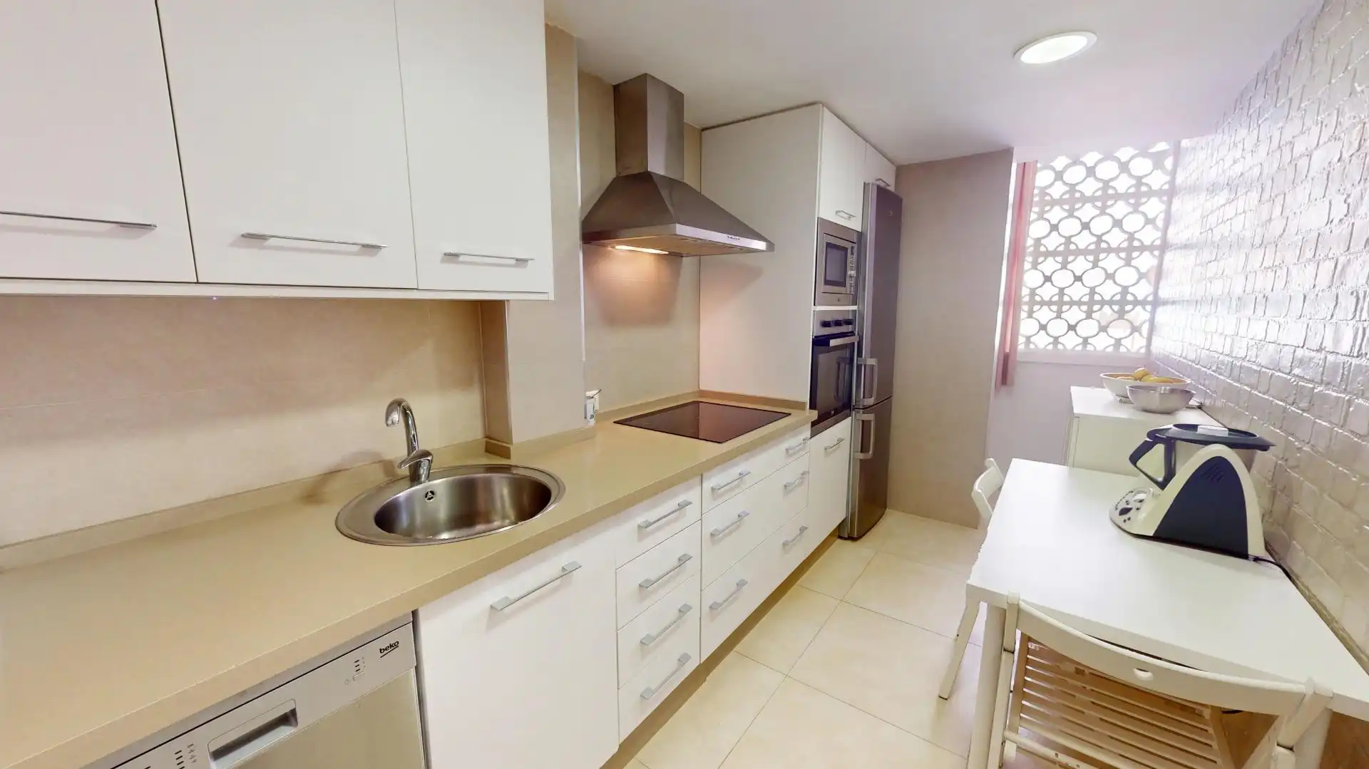 Cocina de Piso de alquiler en Fuengirola con Aire acondicionado, Parquet y Terraza