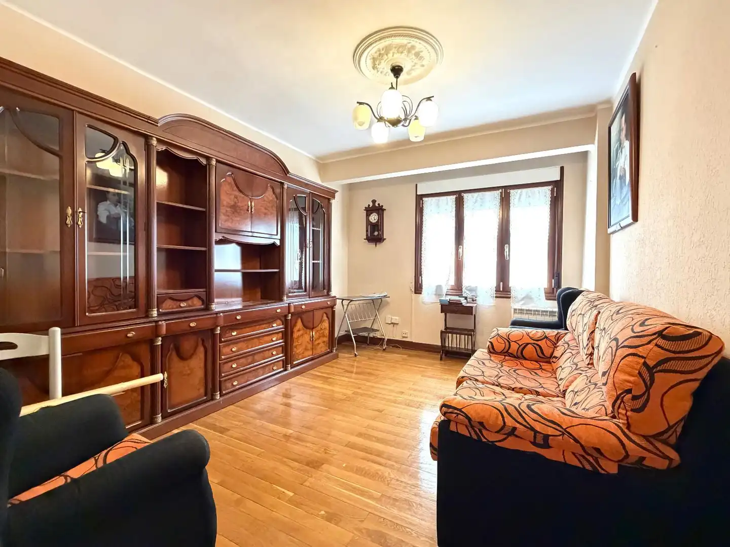 Sala de estar de Piso en venta en Lasarte-Oria con Calefacción, Parquet y Terraza