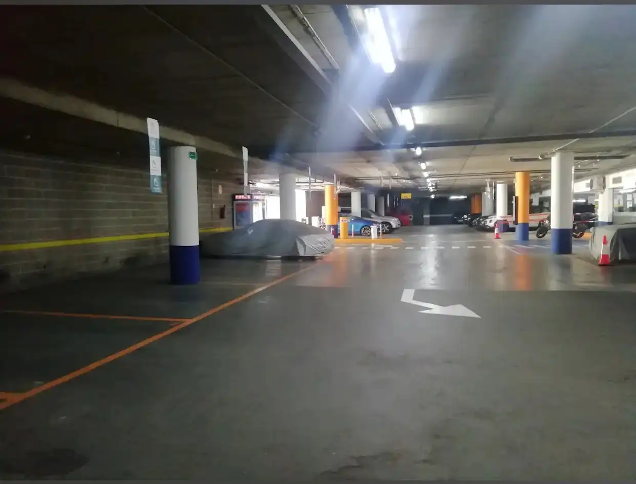 Parking de Garaje de alquiler en Sant Cugat del Vallès con Alarma