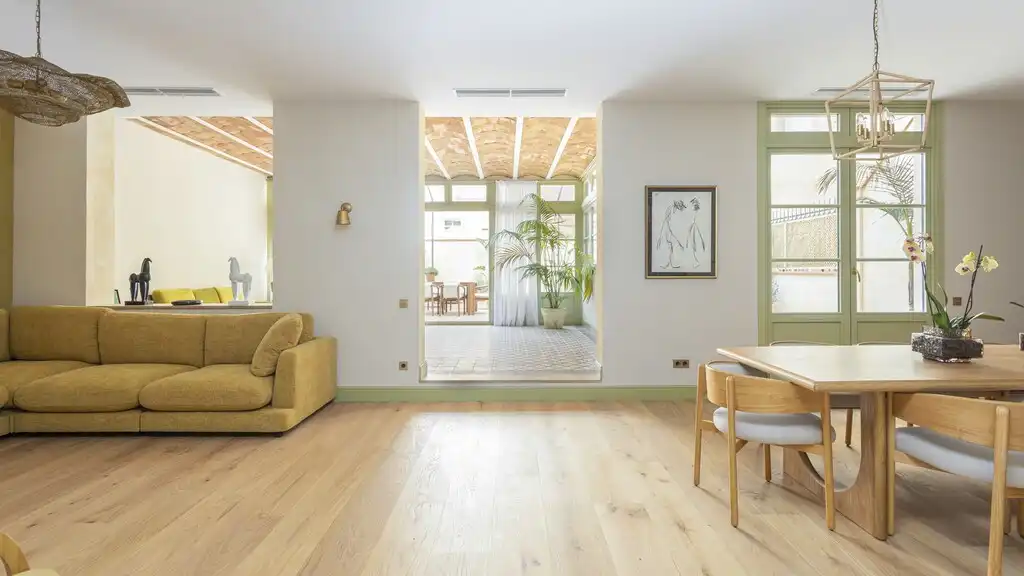 Sala de estar de Apartamento en venta en Barcelona con Aire acondicionado, Jardín privado y Parquet