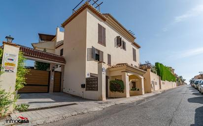 Vista exterior de Casa adosada en venda en Monachil amb Terrassa i Balcó