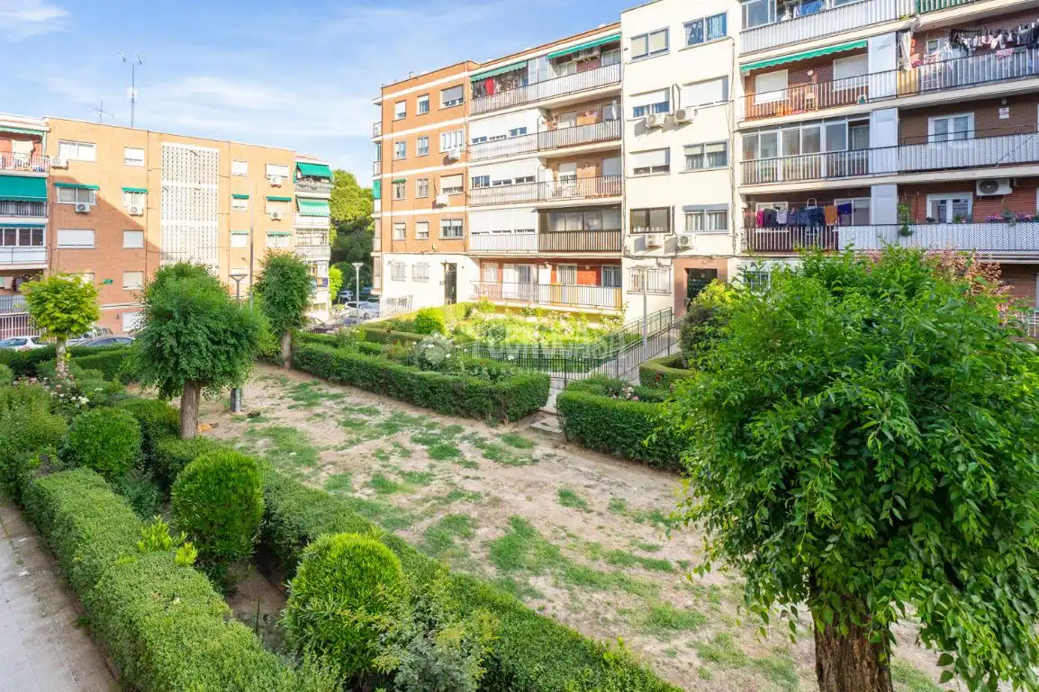 Vista exterior de Piso en venta en Coslada con Calefacción y Terraza