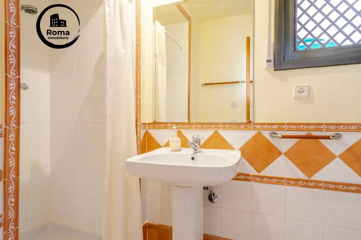 Bany de Casa o xalet en venda en La Zubia amb Aire condicionat, Calefacció i Piscina