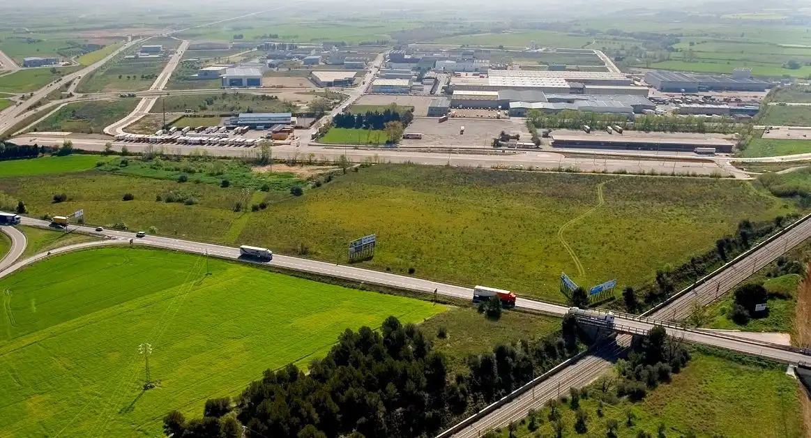 Exterior view of Industrial buildings for rent in Figueres