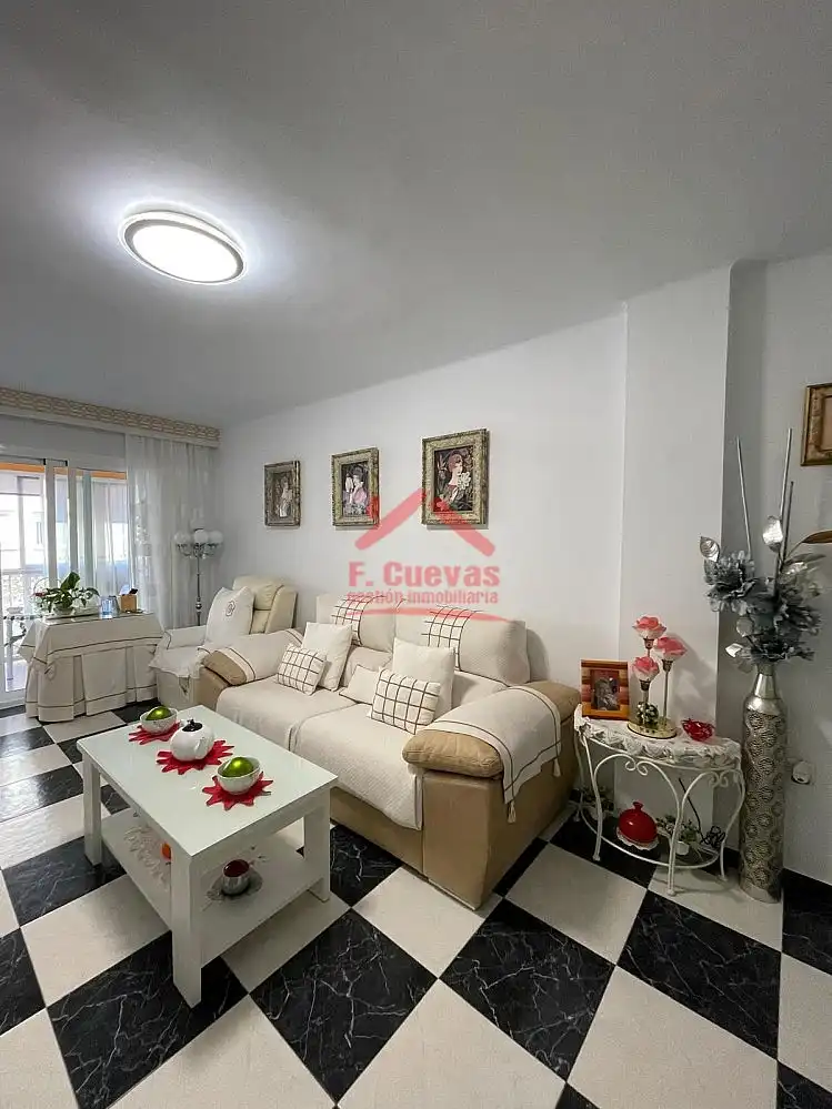 Sala de estar de Apartamento en venta en Vélez-Málaga con Aire acondicionado, Calefacción y Terraza