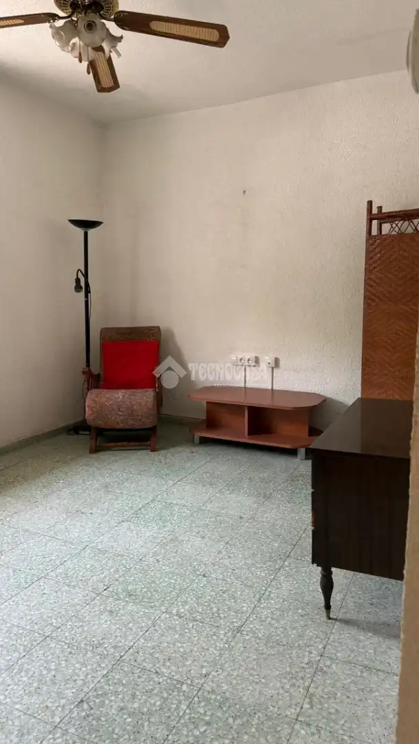 Sala de estar de Casa adosada en venta en Almería con Amueblado