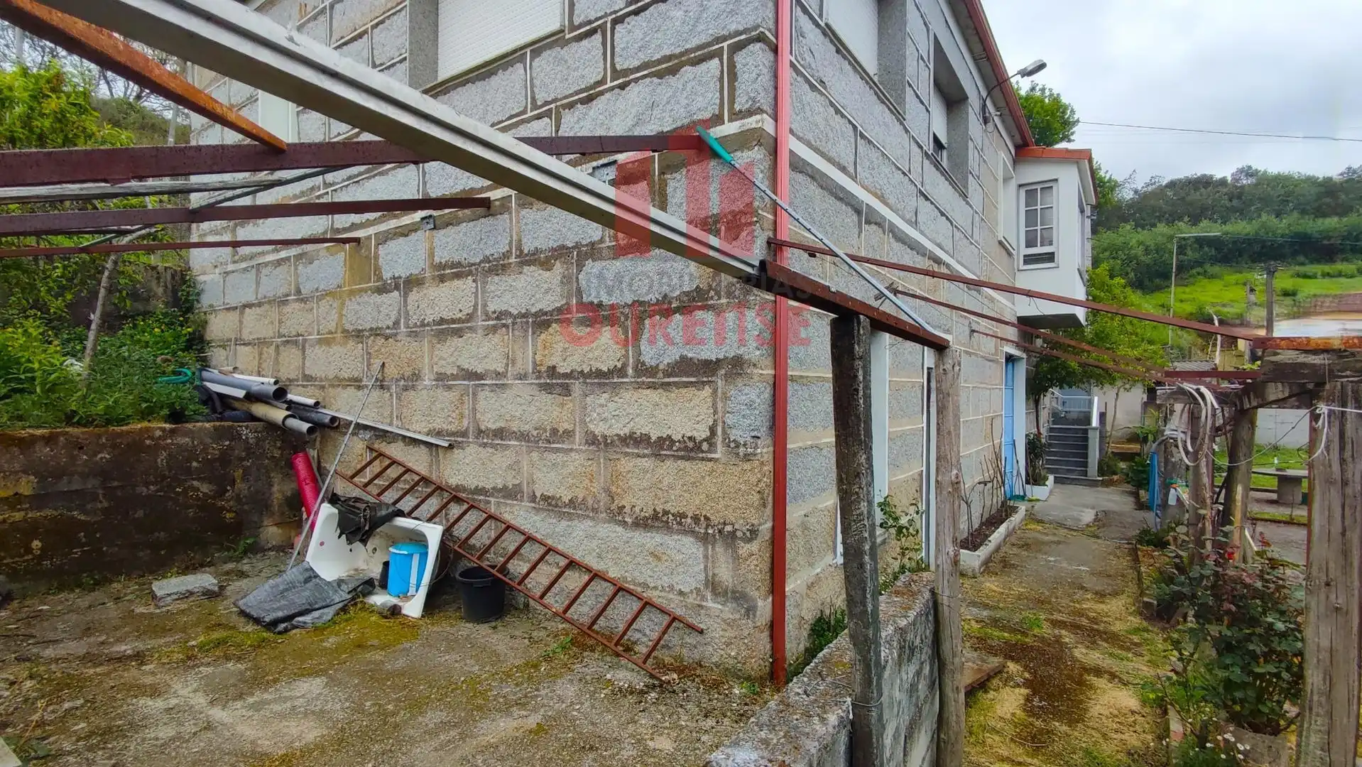 Vista exterior de Casa o xalet en venda en Ourense Capital  amb Calefacció i Jardí privat