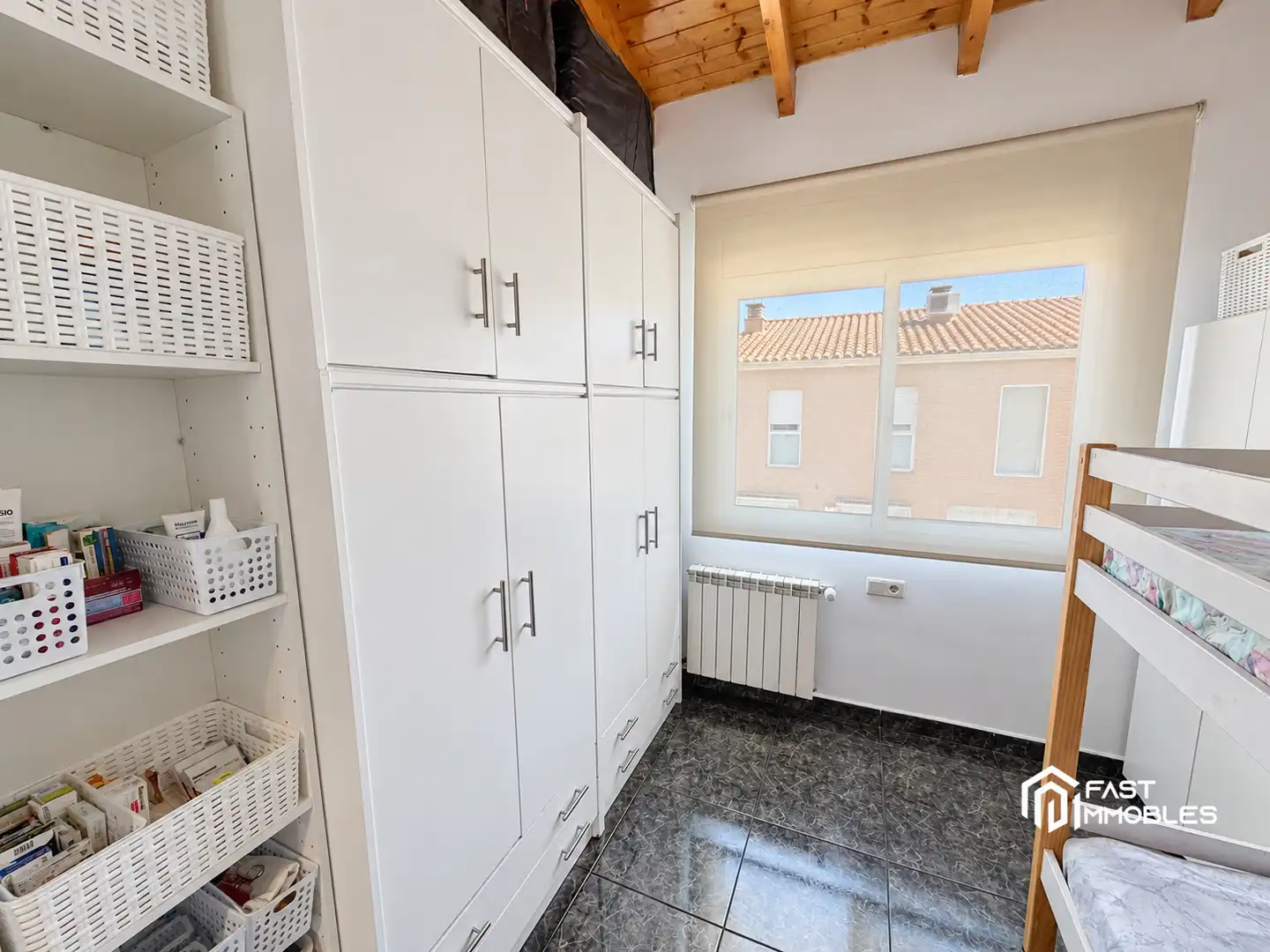 Kitchen of Detached homes for sale in Ponent