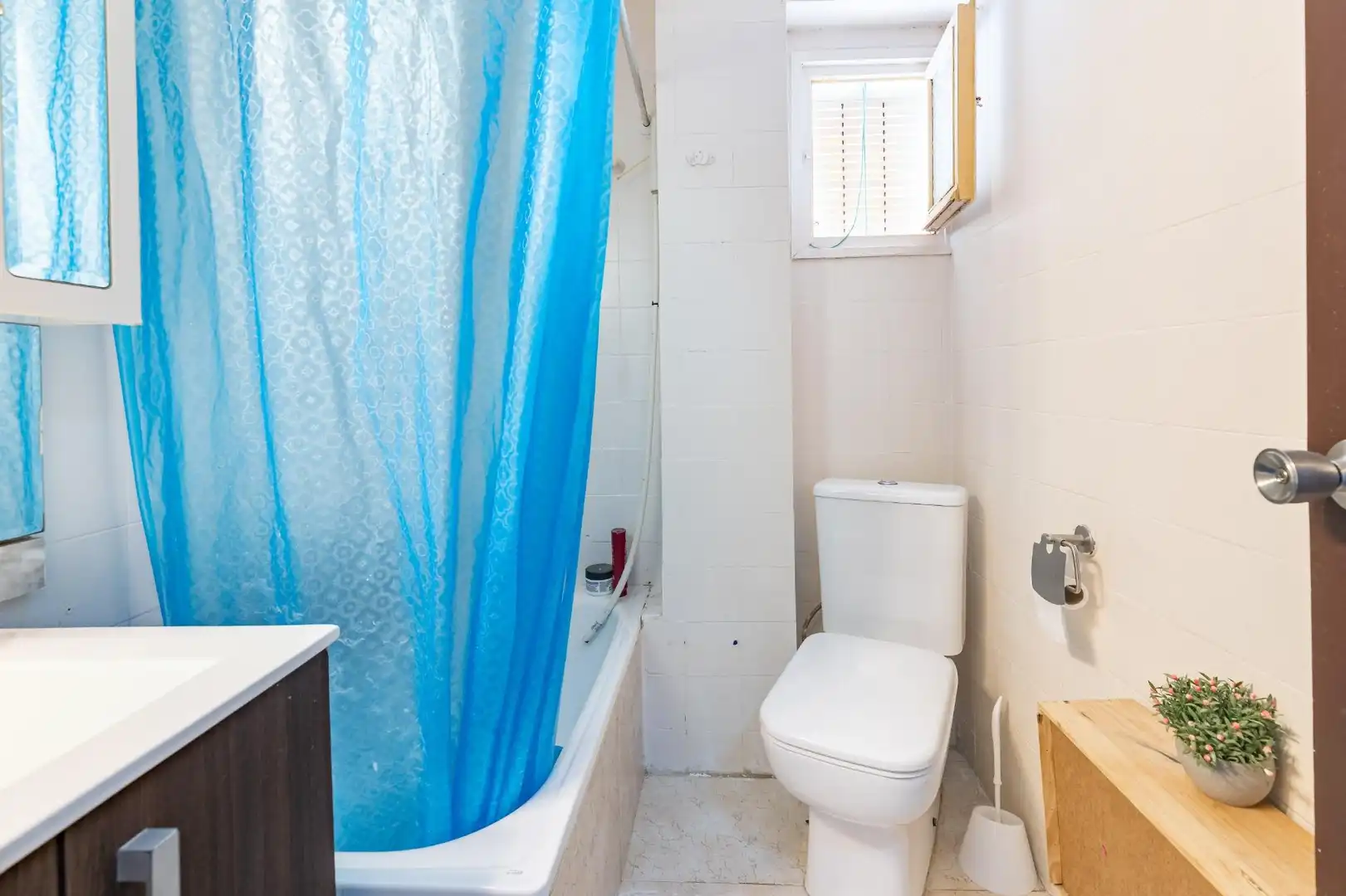 Bathroom of Flat for sale in Valencia  with Air Conditioner