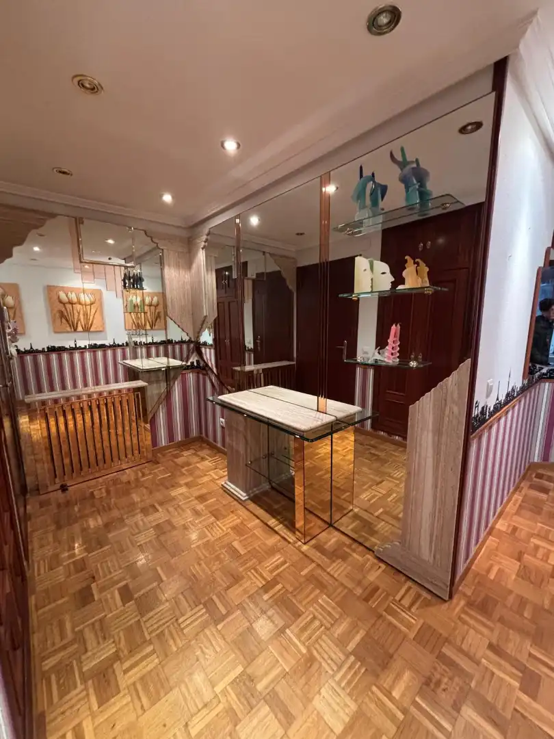 Comedor de Piso en venta en Gijón  con Calefacción, Parquet y Trastero