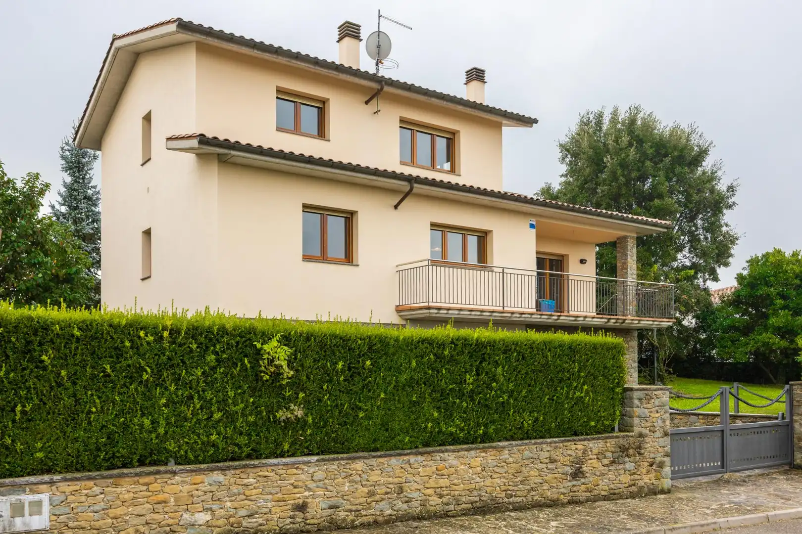 Vista exterior de Casa o xalet en venda en L'Esquirol amb Calefacció, Jardí privat i Terrassa