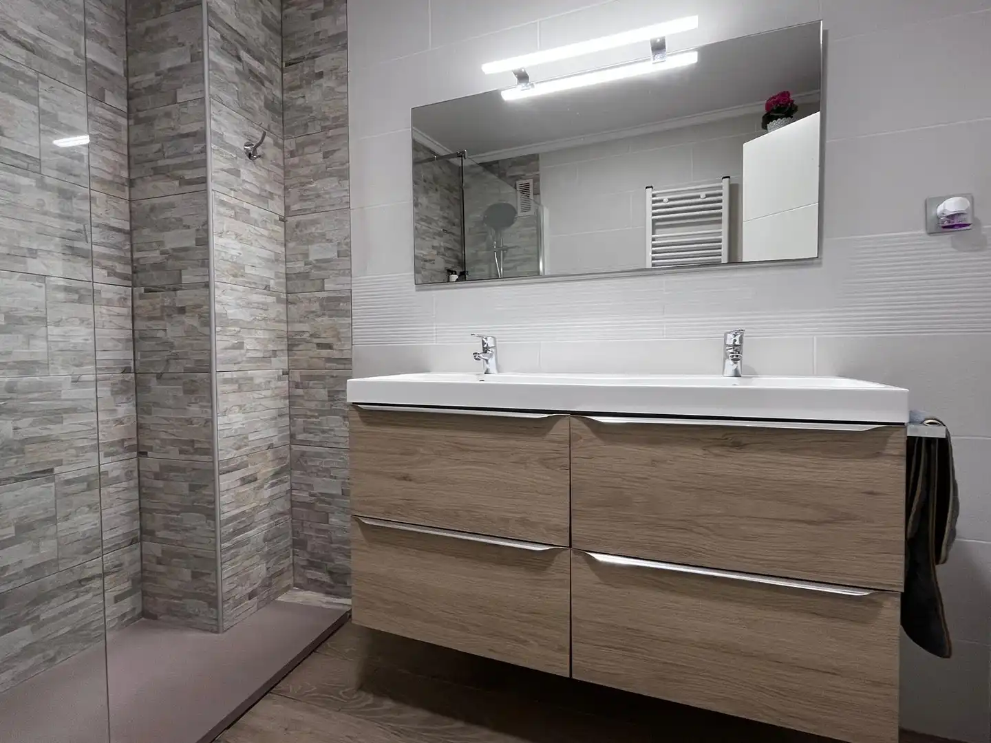 Baño de Piso en venta en Elche / Elx con Aire acondicionado, Trastero y Amueblado