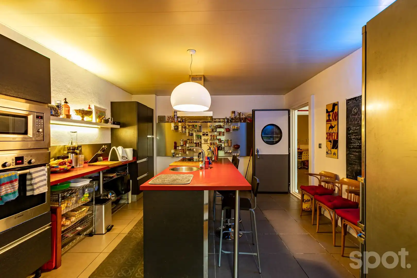 Küche von Wohnung zum Verkauf in Barcelona mit Klimaanlage, Privatgarten und Möbliert