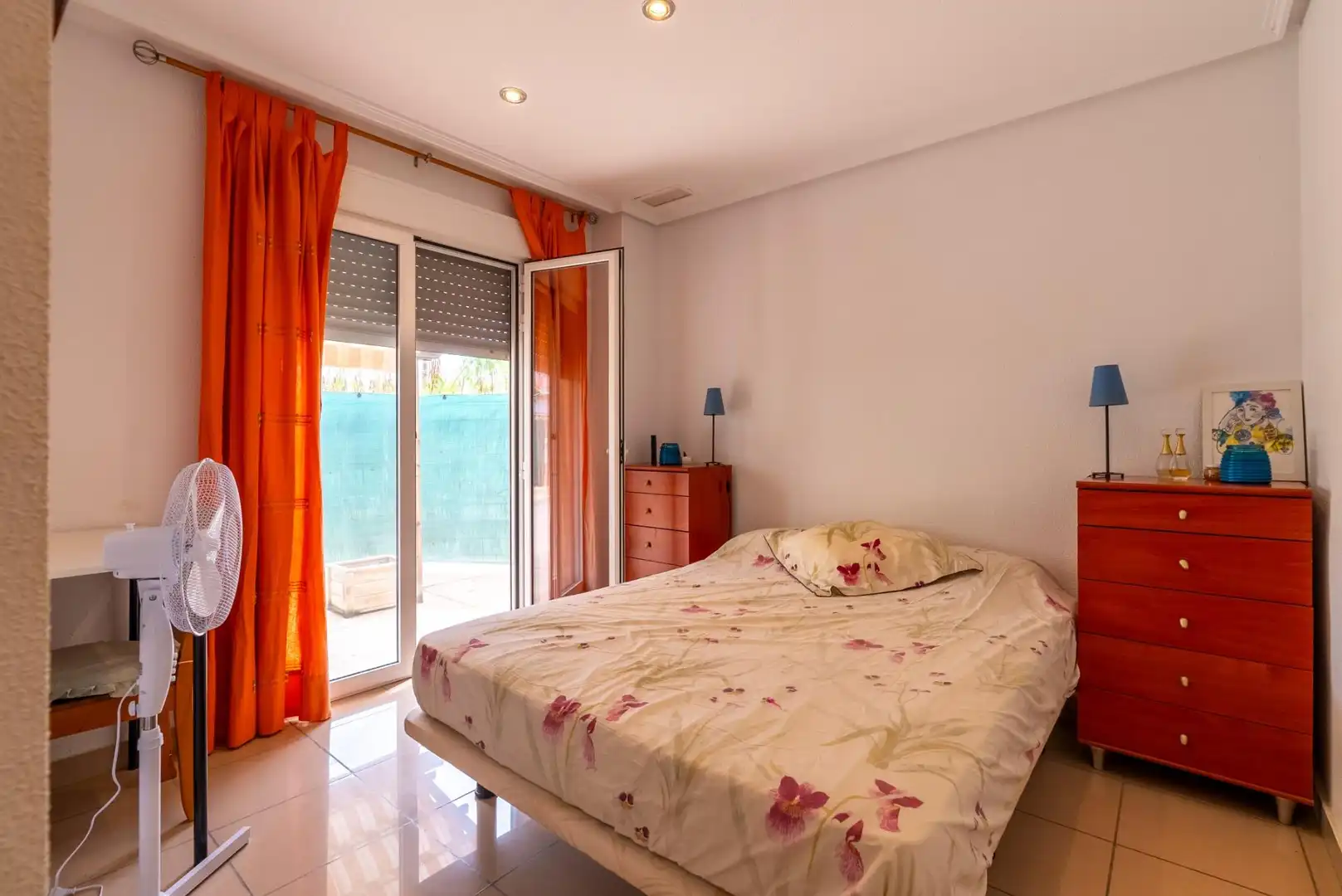 Habitación de Planta baja en venta en El Campello con Aire acondicionado, Calefacción y Jardín privado