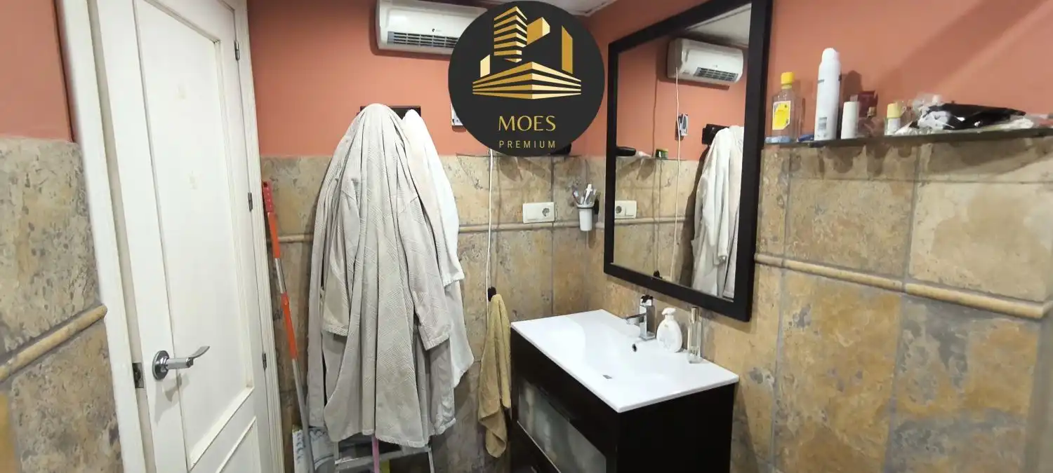 Badezimmer von Wohnung zum Verkauf in Linares mit Klimaanlage und Heizung