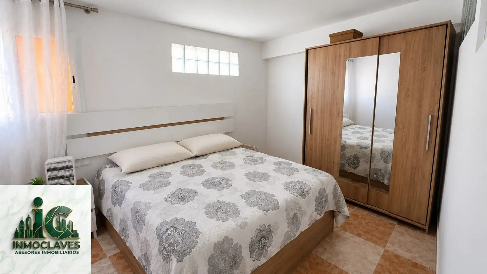 Schlafzimmer von Einfamilien-Reihenhaus zum Verkauf in Algeciras mit Klimaanlage