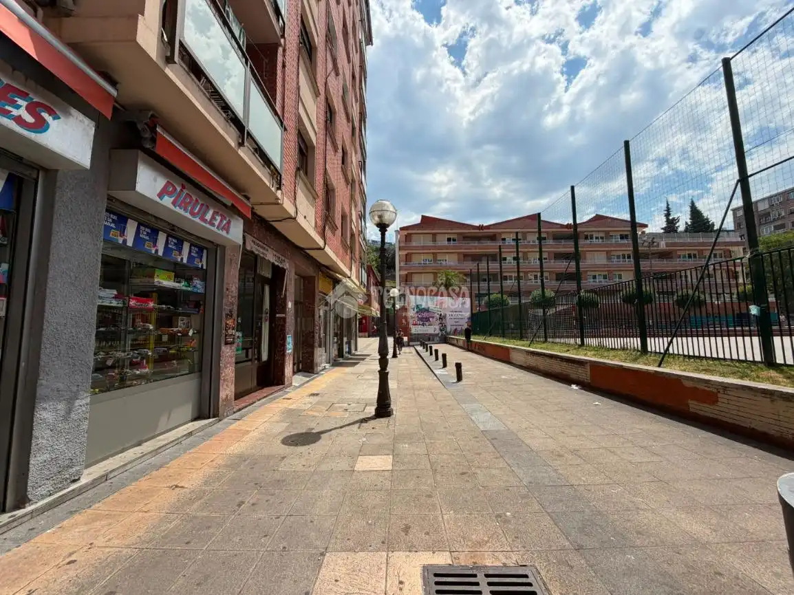 Vista exterior de Local de alquiler en Bilbao 