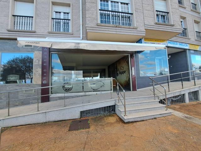 Local comercial en Alquiler en Avenida das Airós en Santa Uxía de Ribeira