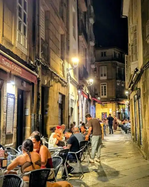 Außenansicht von Wohnung zur Miete in Ourense Capital  mit Heizung, Terrasse und Möbliert