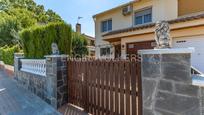 Exterior view of Single-family semi-detached for sale in Polinyà  with Air Conditioner, Heating and Private garden