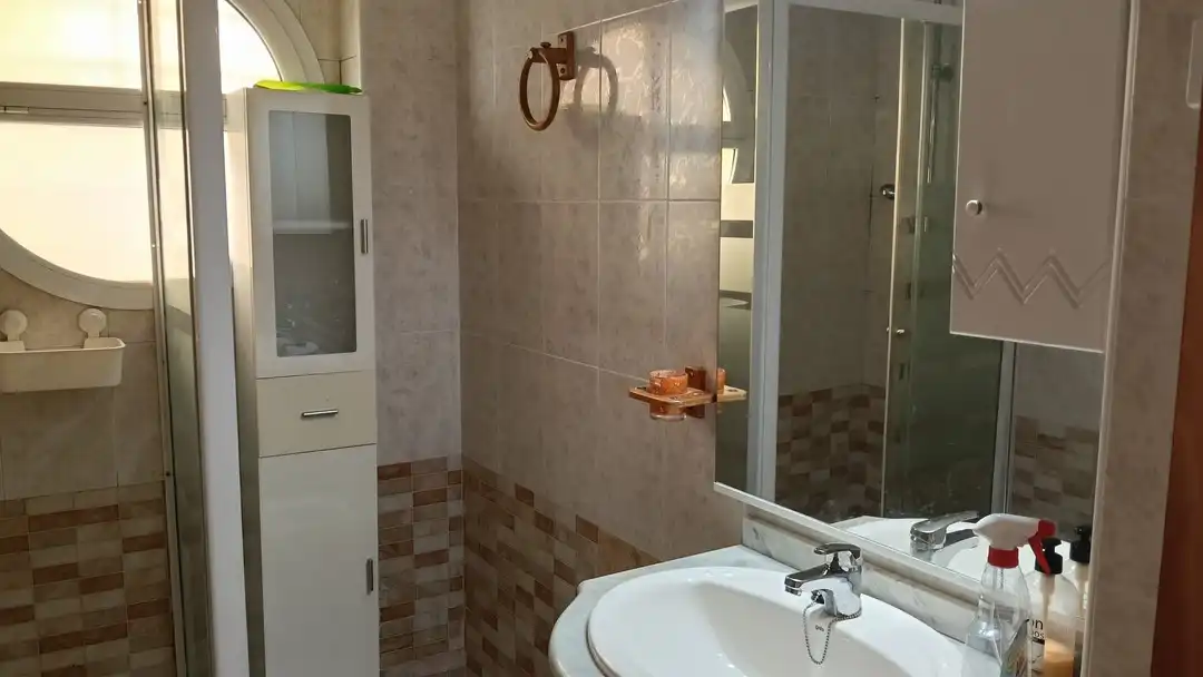 Badezimmer von Wohnungen zum Verkauf in Xeraco mit Klimaanlage, Privatgarten und Terrasse
