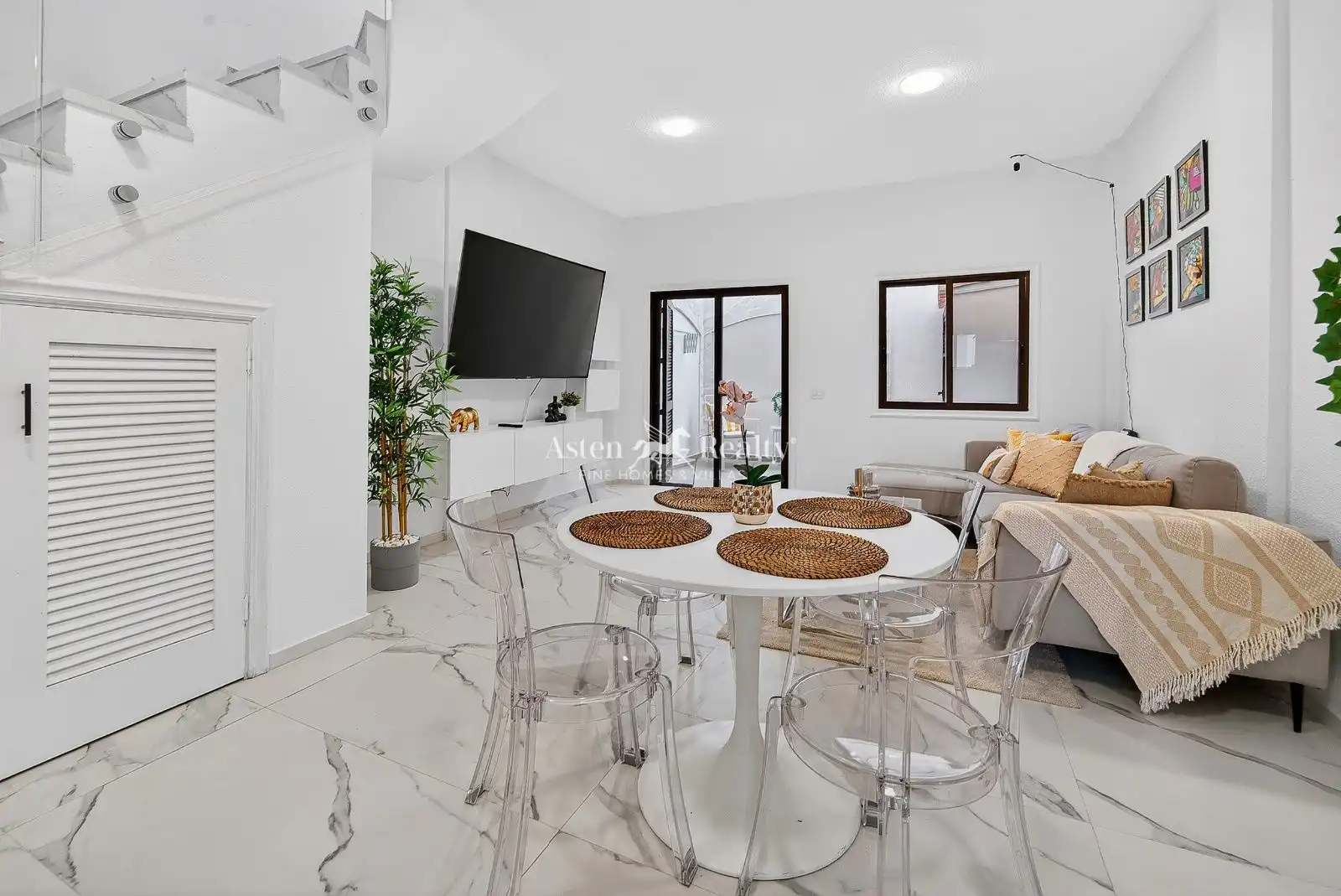 Sala de estar de Casa adosada en venta en Arona con Terraza, Piscina y Amueblado