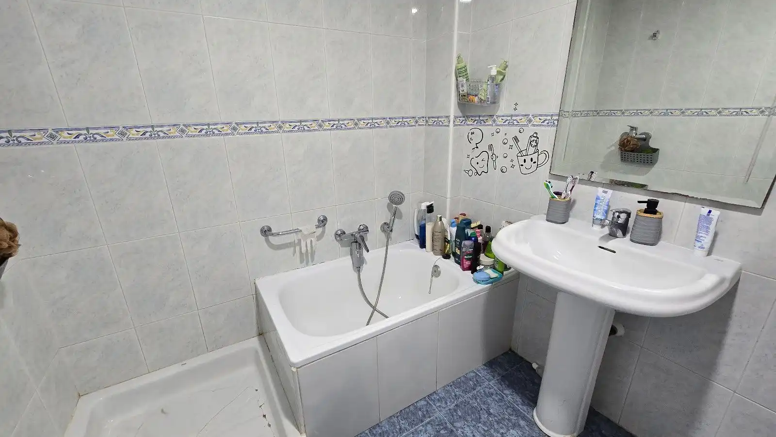 Baño de Piso en venta en Benalmádena con Aire acondicionado, Terraza y Amueblado