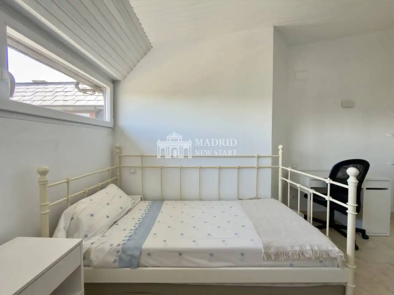 Habitación de Dúplex de alquiler en Madrid con Aire acondicionado, Calefacción y Amueblado