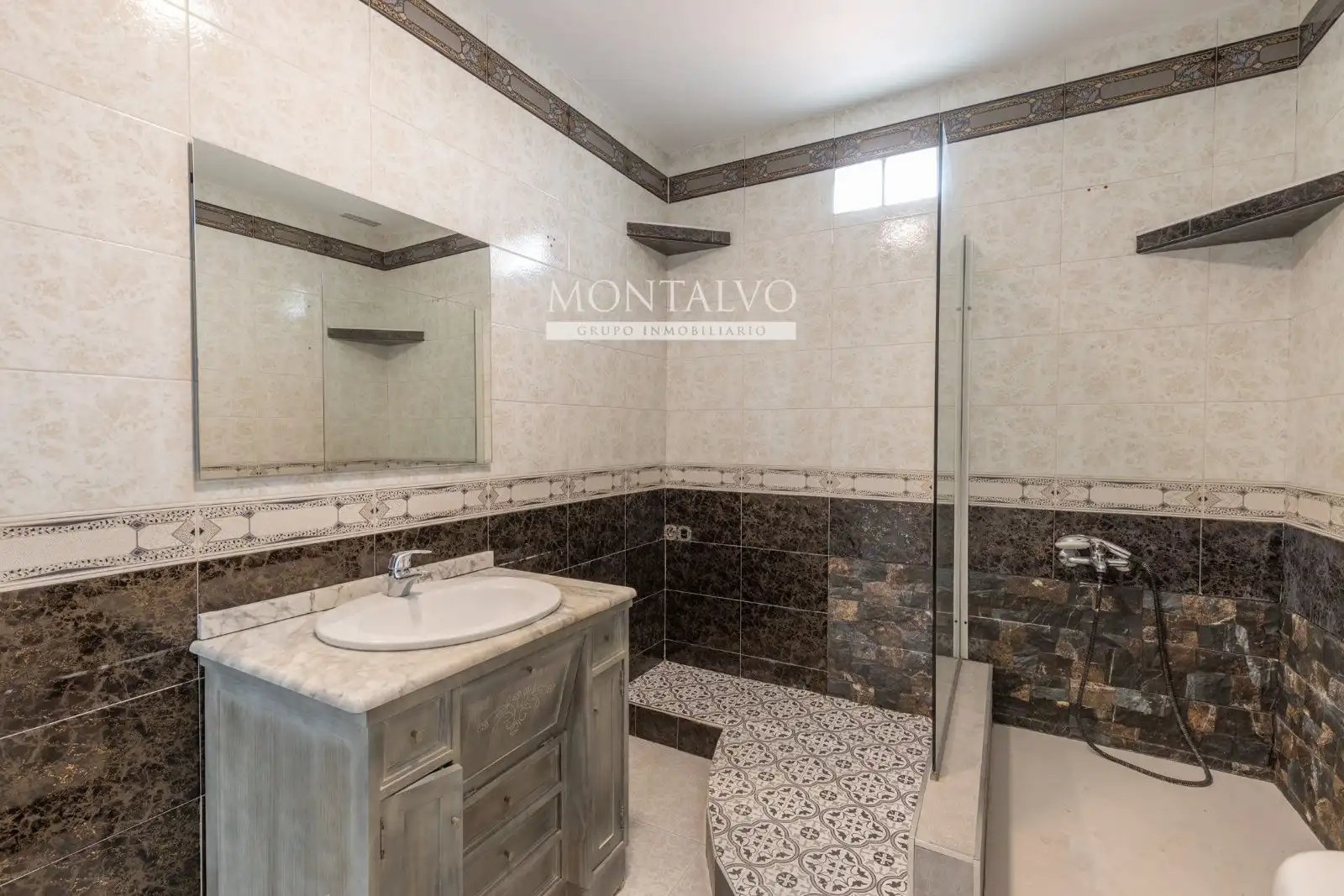 Baño de Ático en venta en Atarfe con Aire acondicionado, Calefacción y Terraza