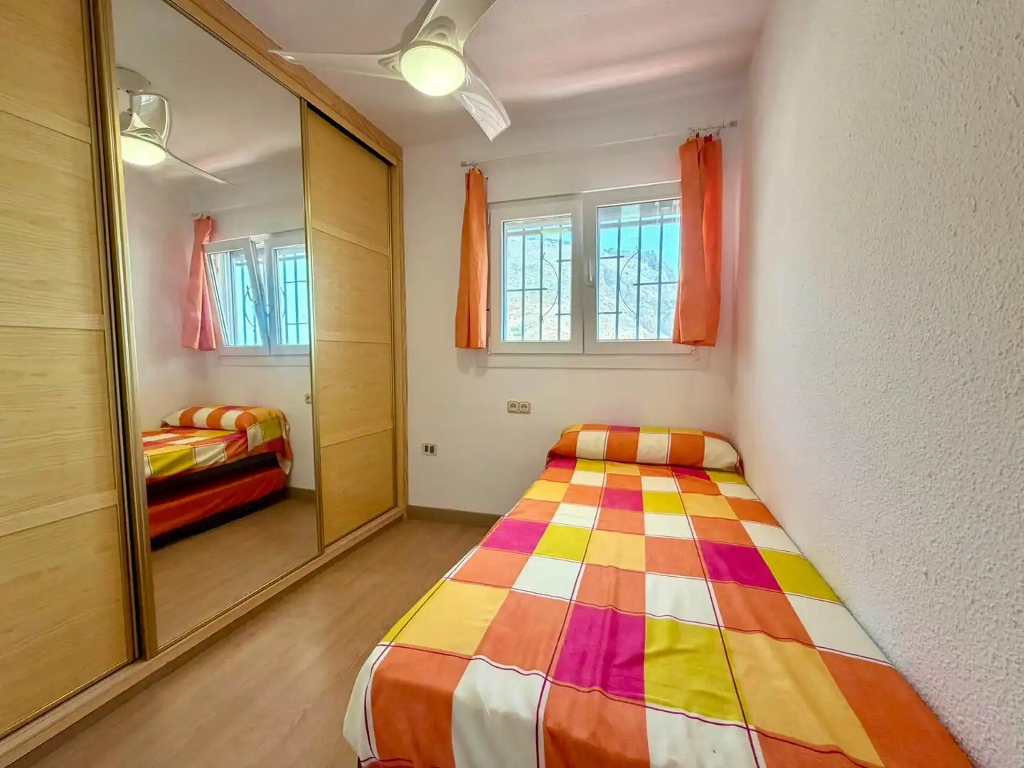 Dormitori de Pis en venda en Roquetas de Mar amb Aire condicionat, Terrassa i Moblat
