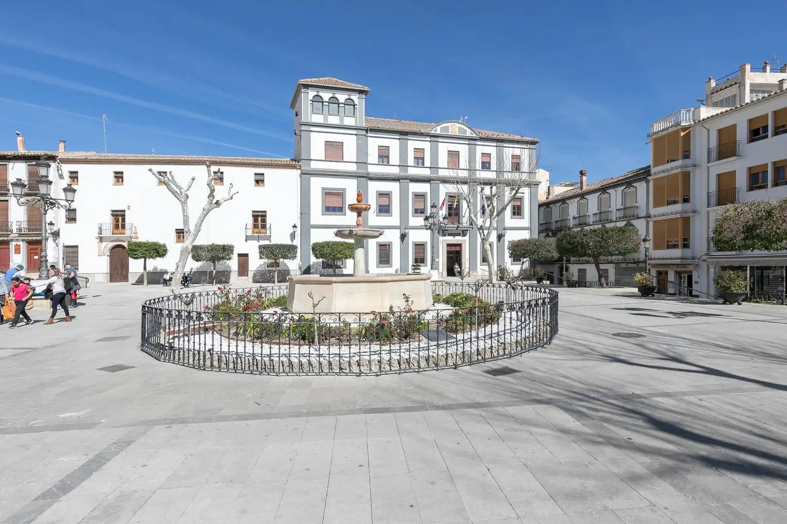 Vista exterior de Edificio en venta en Baza