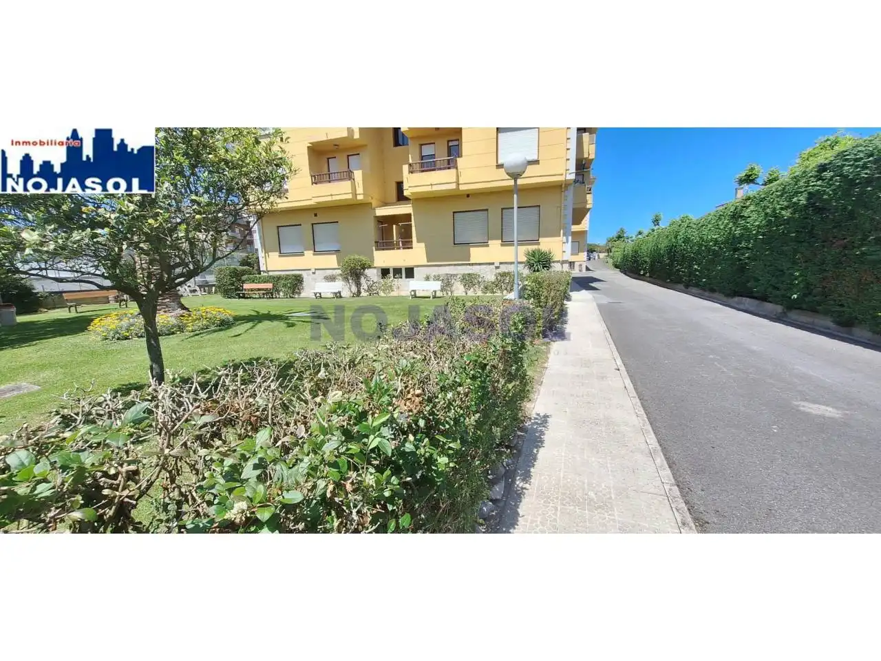 Vista exterior de Apartamento en venta en Noja con Terraza, Amueblado y Balcón