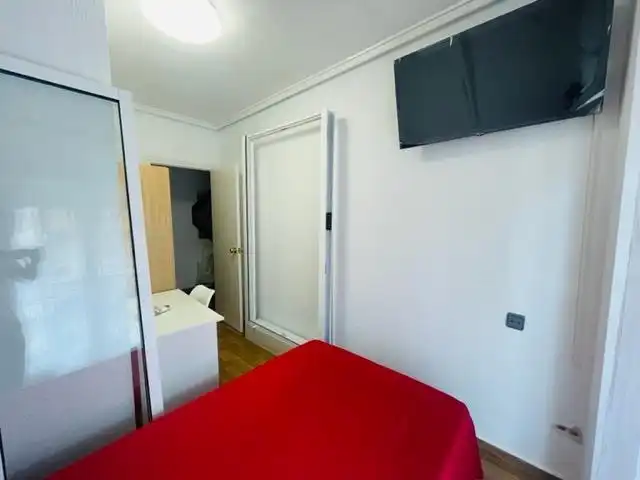 Habitación de Piso en venta en Elche / Elx con Aire acondicionado, Terraza y Amueblado