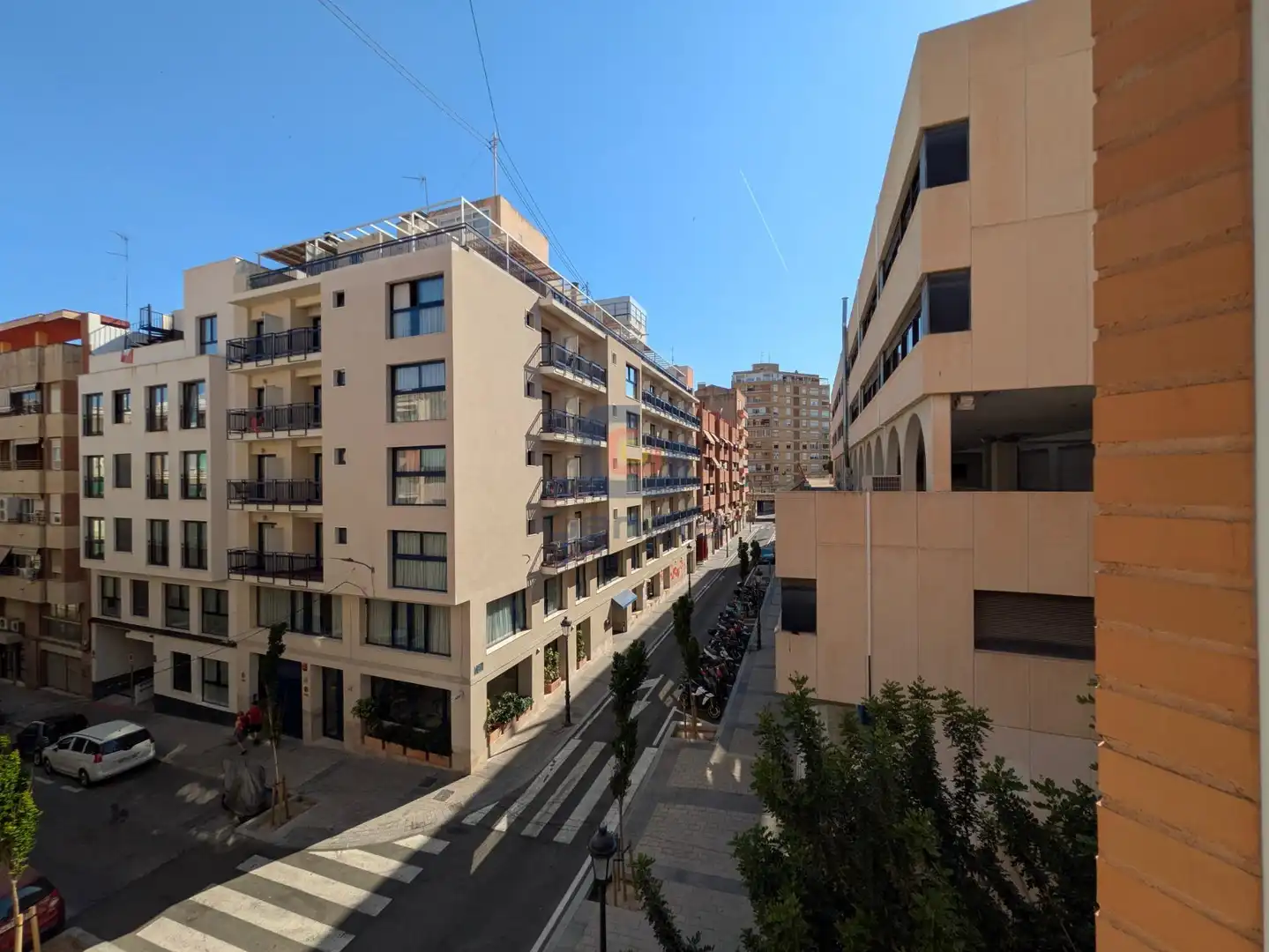 Außenansicht von Wohnungen zum Verkauf in Alicante / Alacant mit Klimaanlage, Heizung und Abstellraum