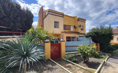 Exterior view of Single-family semi-detached for sale in Rincón de la Victoria  with Air Conditioner, Heating and Private garden