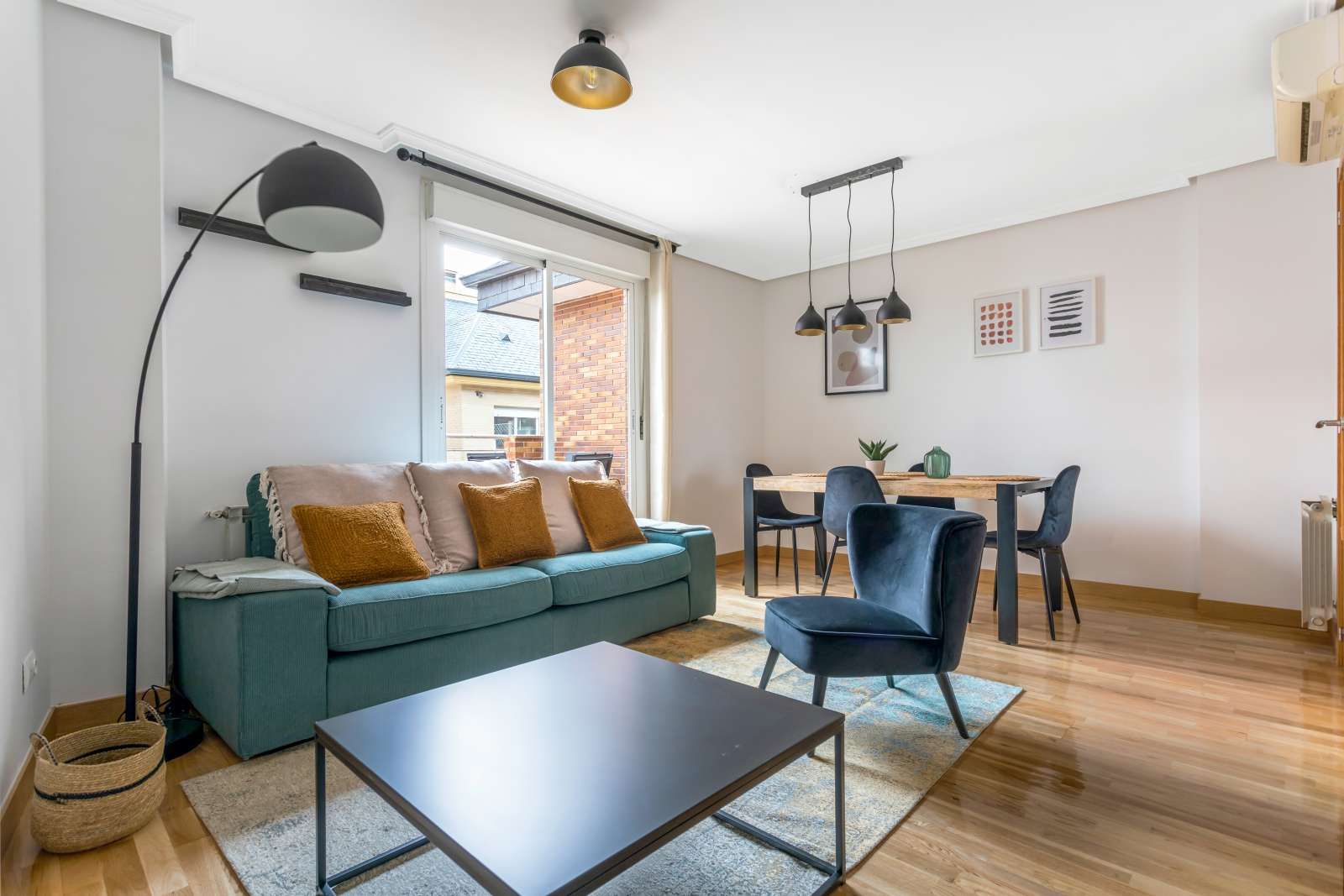 Living room of Apartment to share in  Madrid Capital  with Air Conditioner, Heating and Terrace