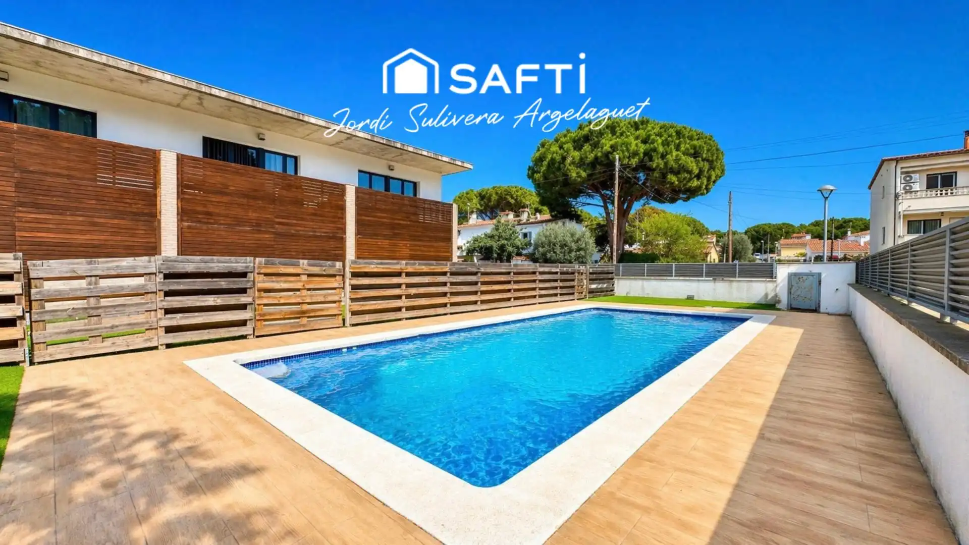 Vista exterior de Casa adosada en venta en L'Escala con Aire acondicionado, Terraza y Balcón