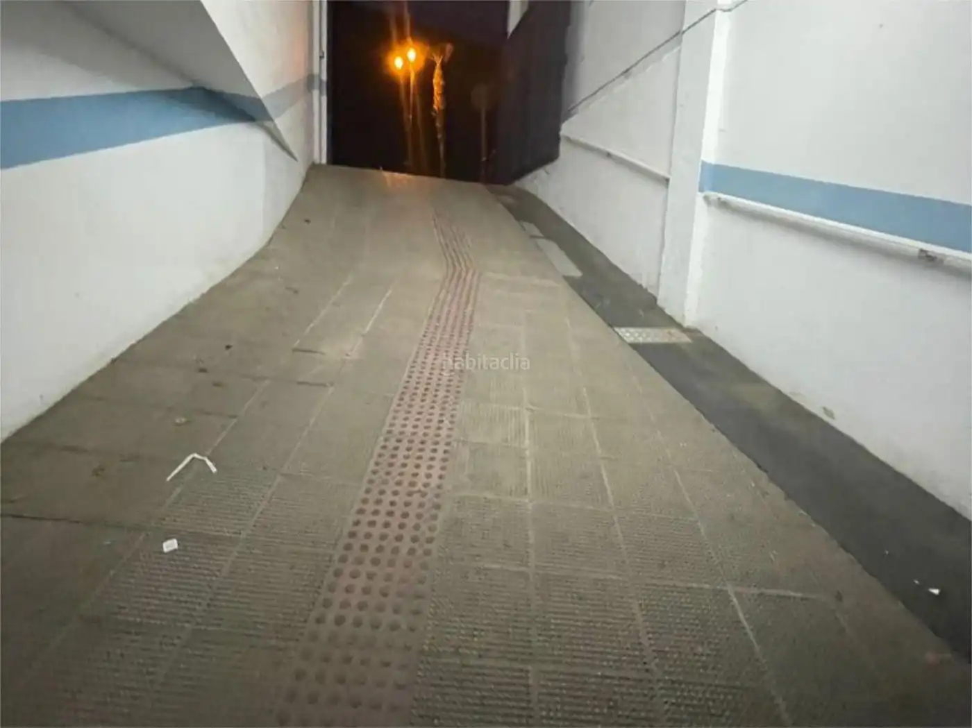 Aparcament de lloguer a Avenida el Faro 28, imagen 3