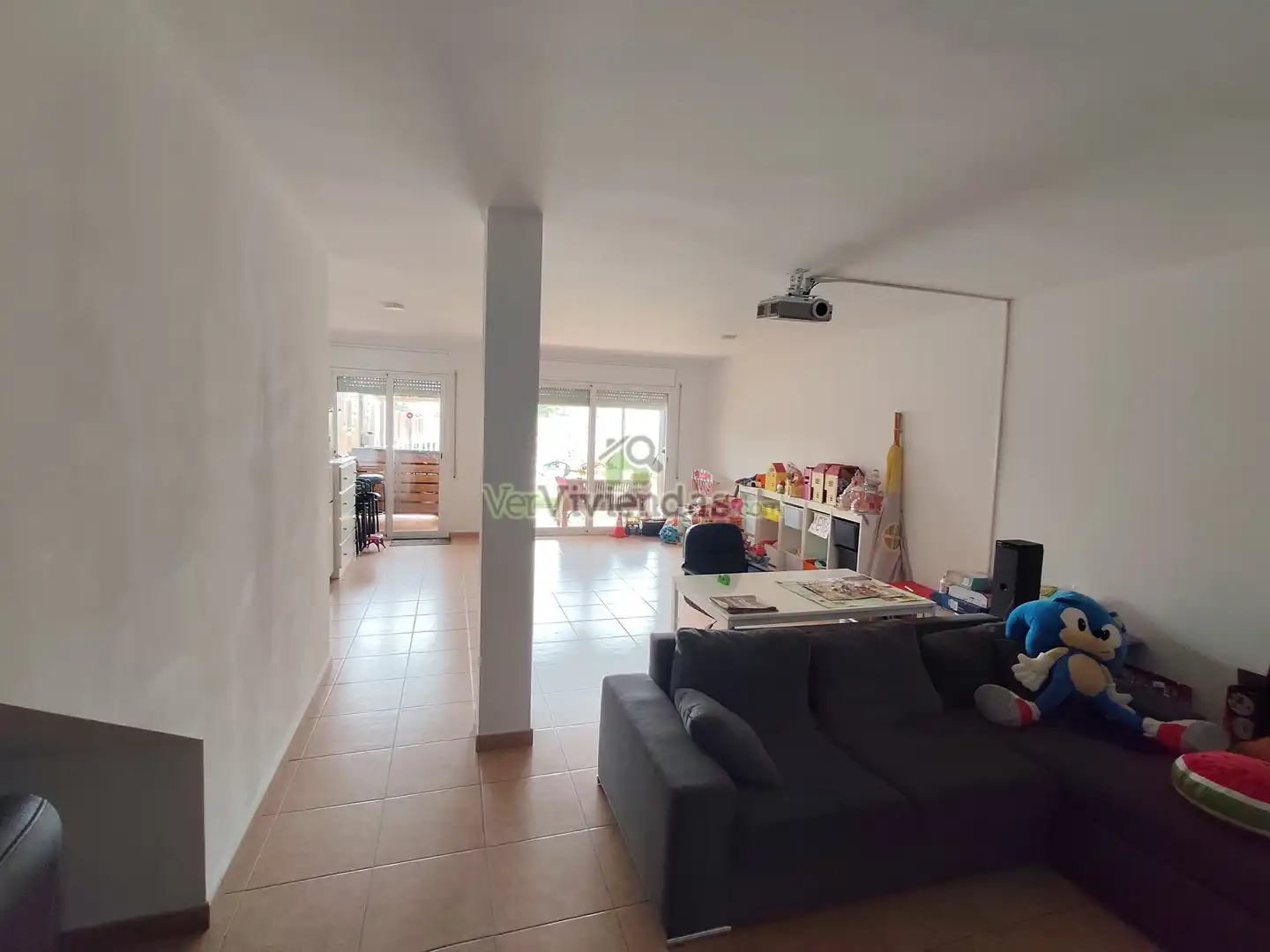Sala d'estar de Casa adosada en venda en Castellar del Vallès amb Calefacció, Jardí privat i Terrassa