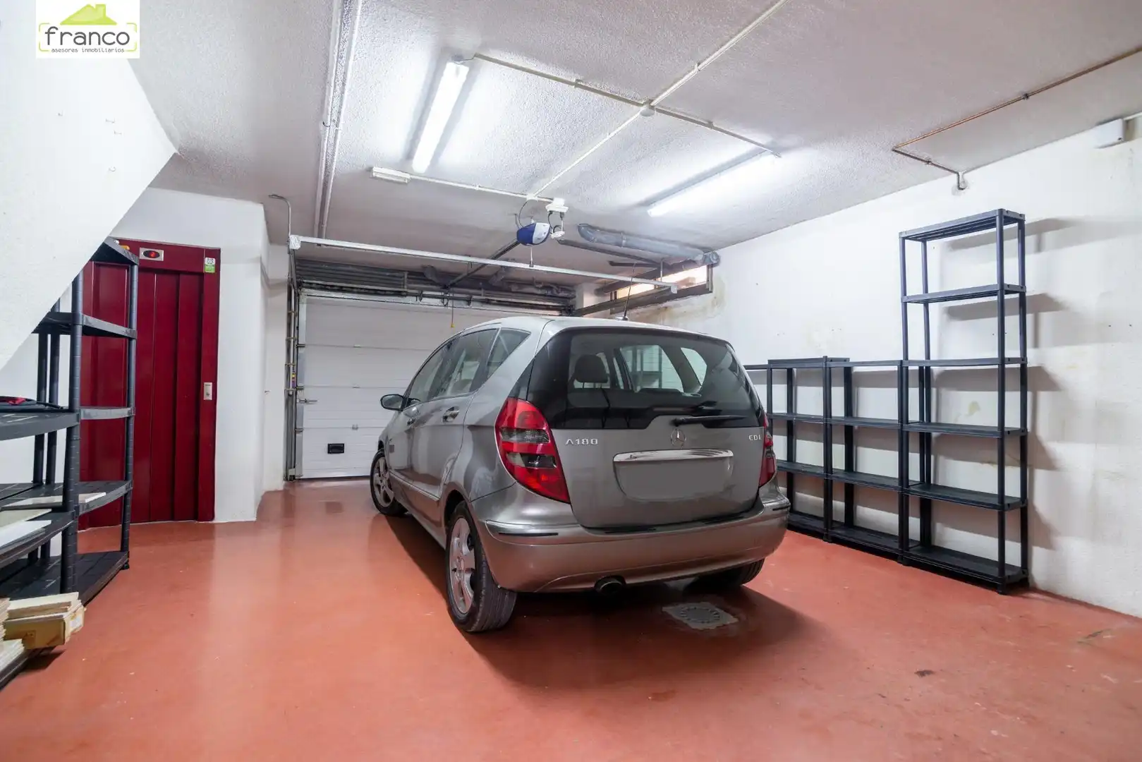 Parking de Casa adosada en venta en Murcia con Aire acondicionado, Calefacción y Jardín privado