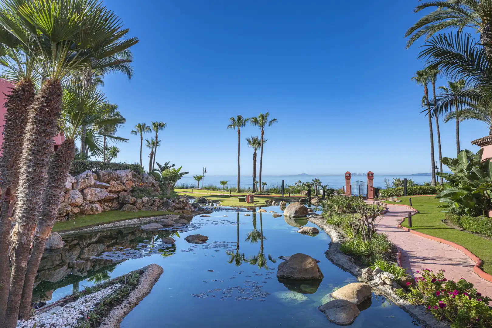 Garden of Apartments for sale in Estepona  with Air Conditioner, Terrace and Swimming Pool